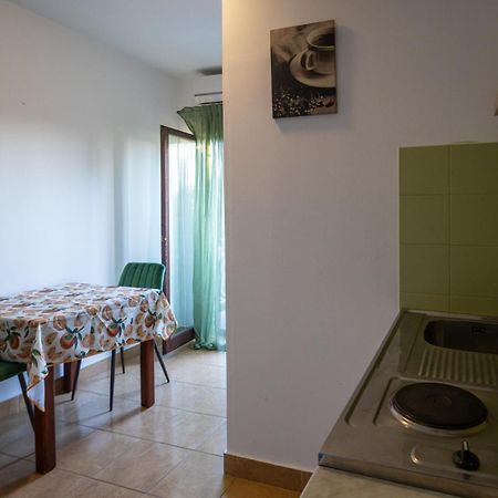 Apartments Gaja Green Ap Sveti Filip i Jakov Exterior photo